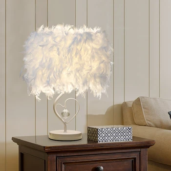 Перьевая лампа с белым абажуром из искусственных страусиных перьев для спальни Торшер для гостиной для спален с металлической отделкой